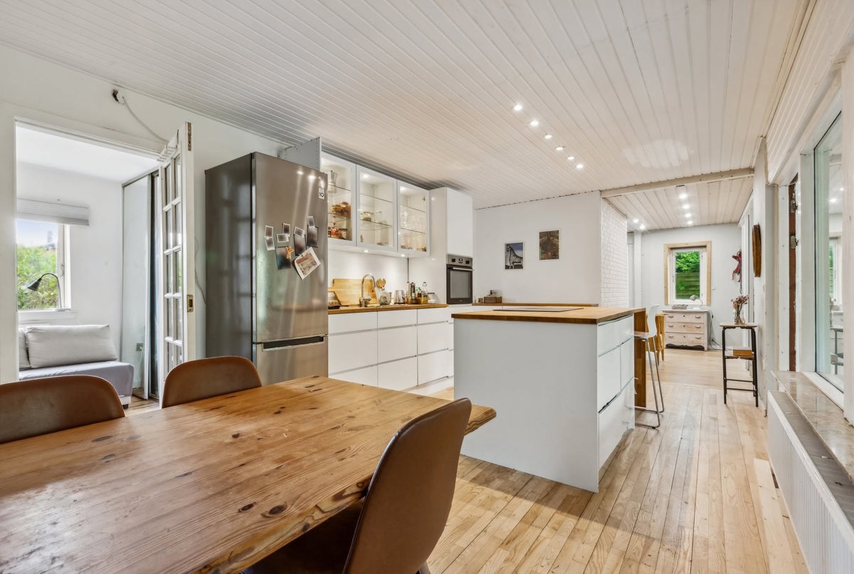 House with fenced garden + 3 rooms.
