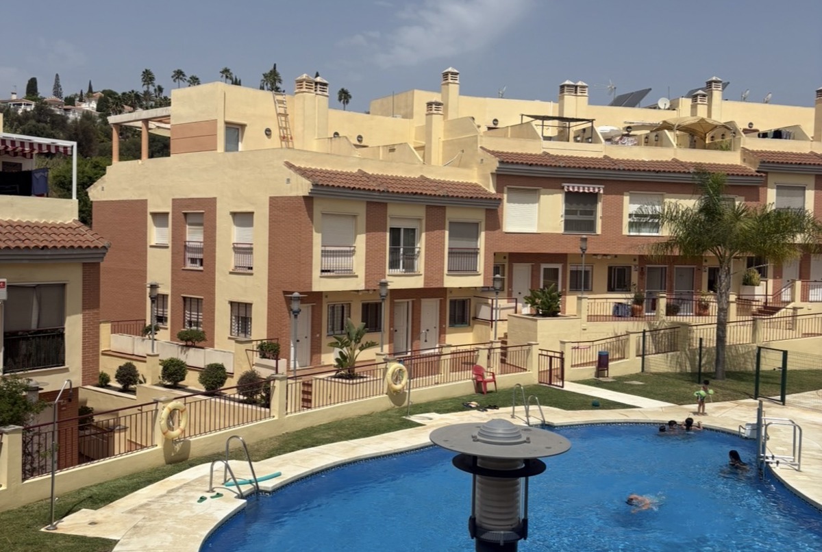 Modern Oasis: Panoramic Views, Nature &Sea