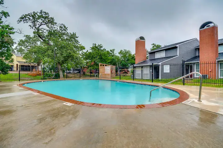 College Station Gem w/ Pool Access Near University - 3