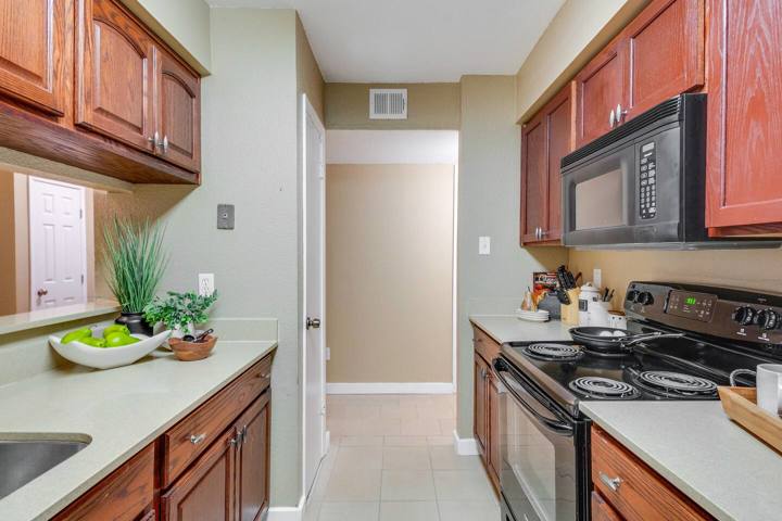 College Station Gem w/ Pool Access Near University - 6