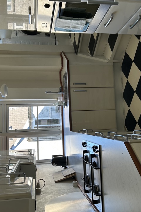 Bright top floor apartment - 4