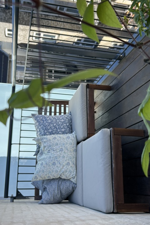 Bright top floor apartment - 3