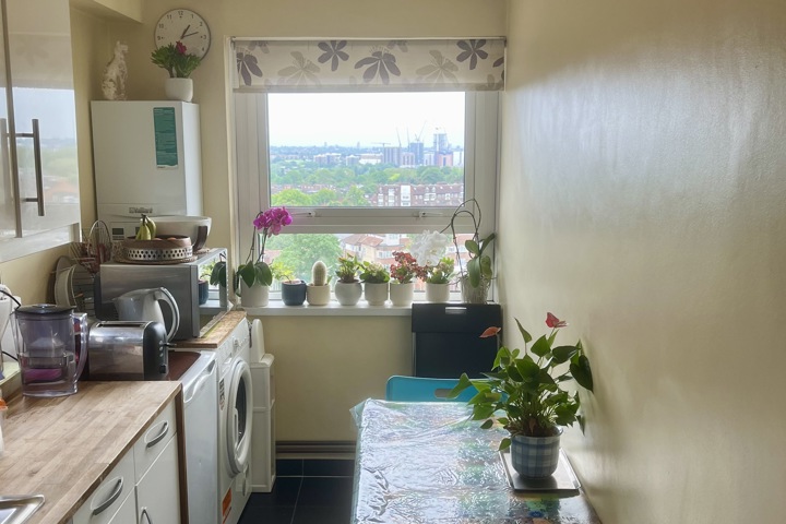 A nice bed in a sharing accommodation - 3