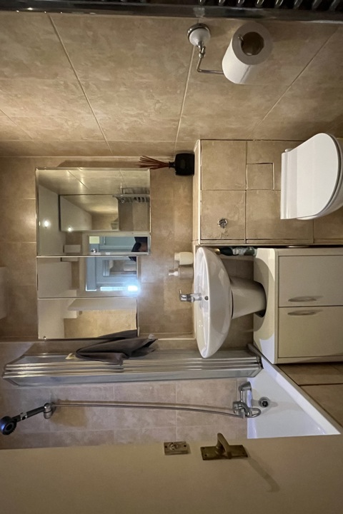 A nice bed in a sharing accommodation - 5