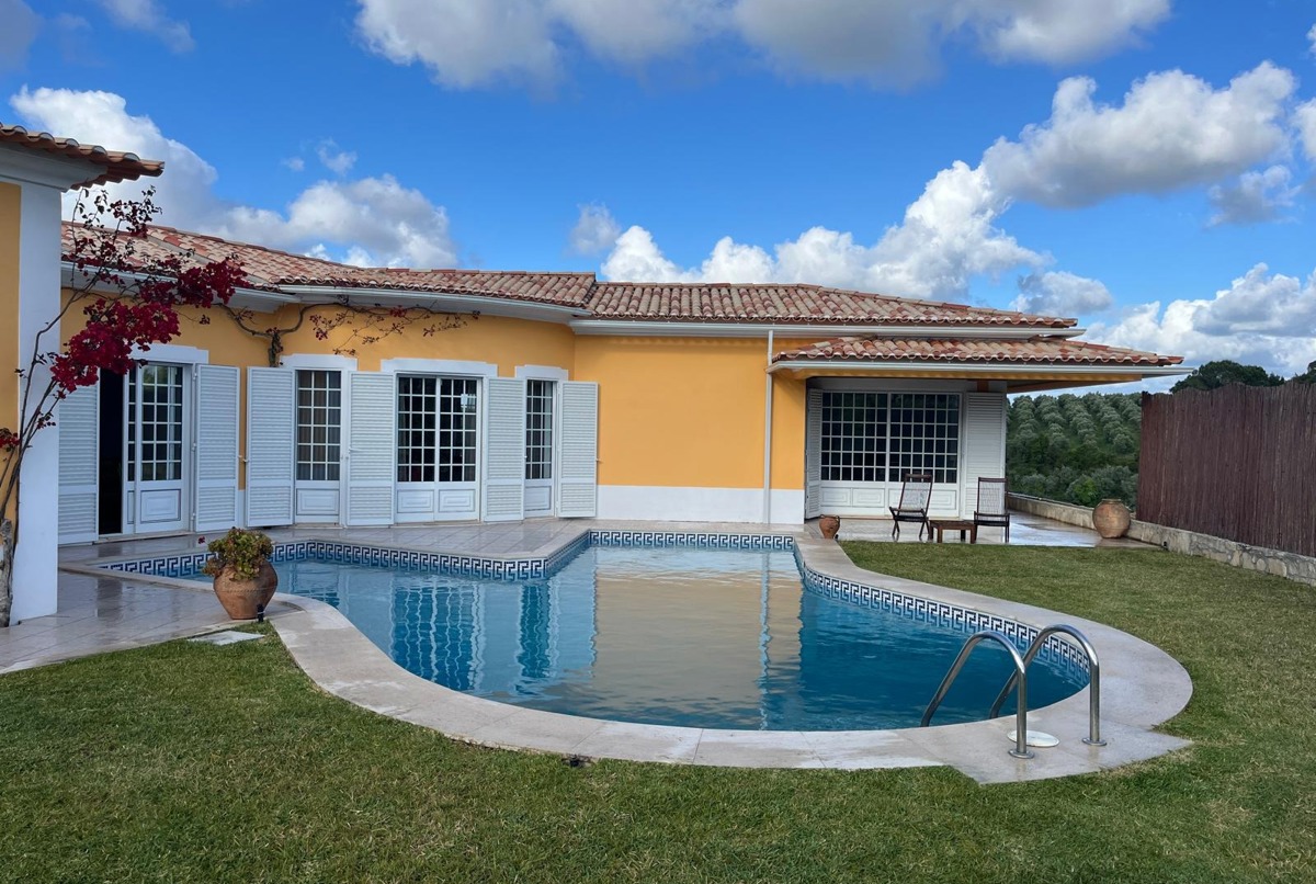 Countryside Villa with Private Pool in Portugal