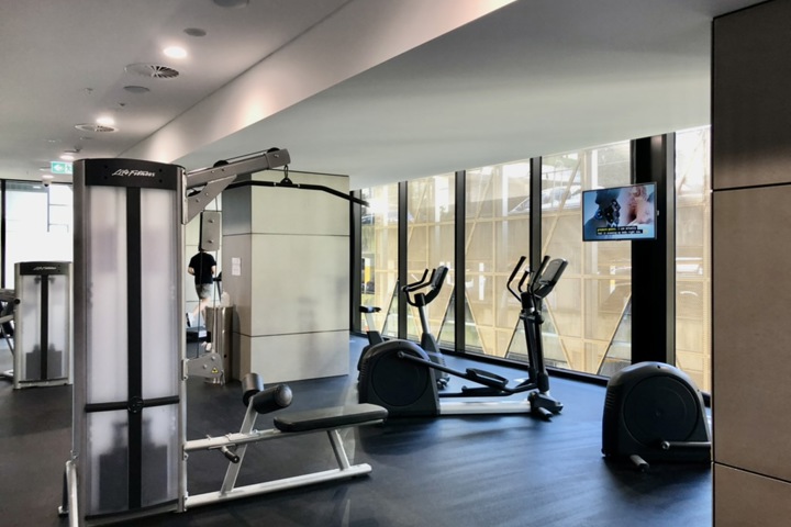 Secured modern city centre apartment with free gym - 9