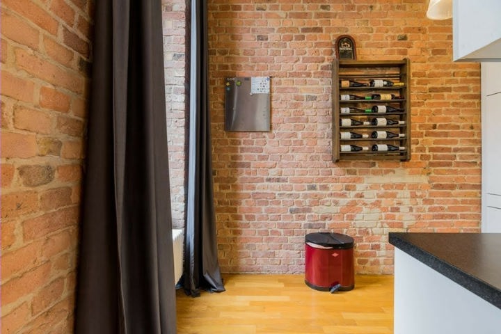 Stylish East Side Loft in Center with AC - 9