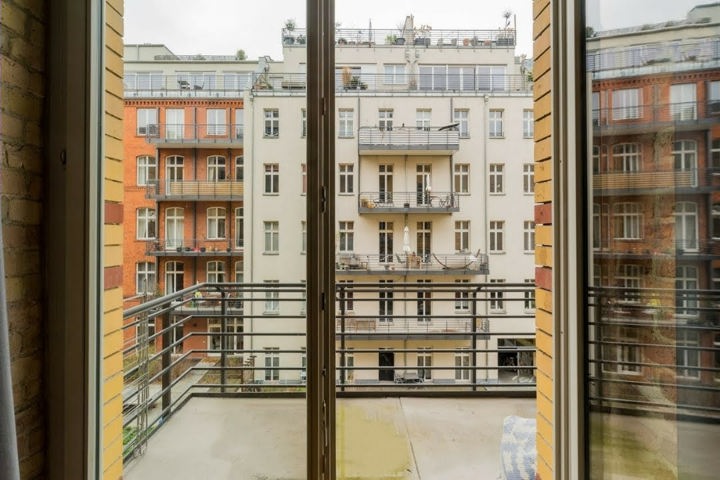 Stylish East Side Loft in Center with AC - 5