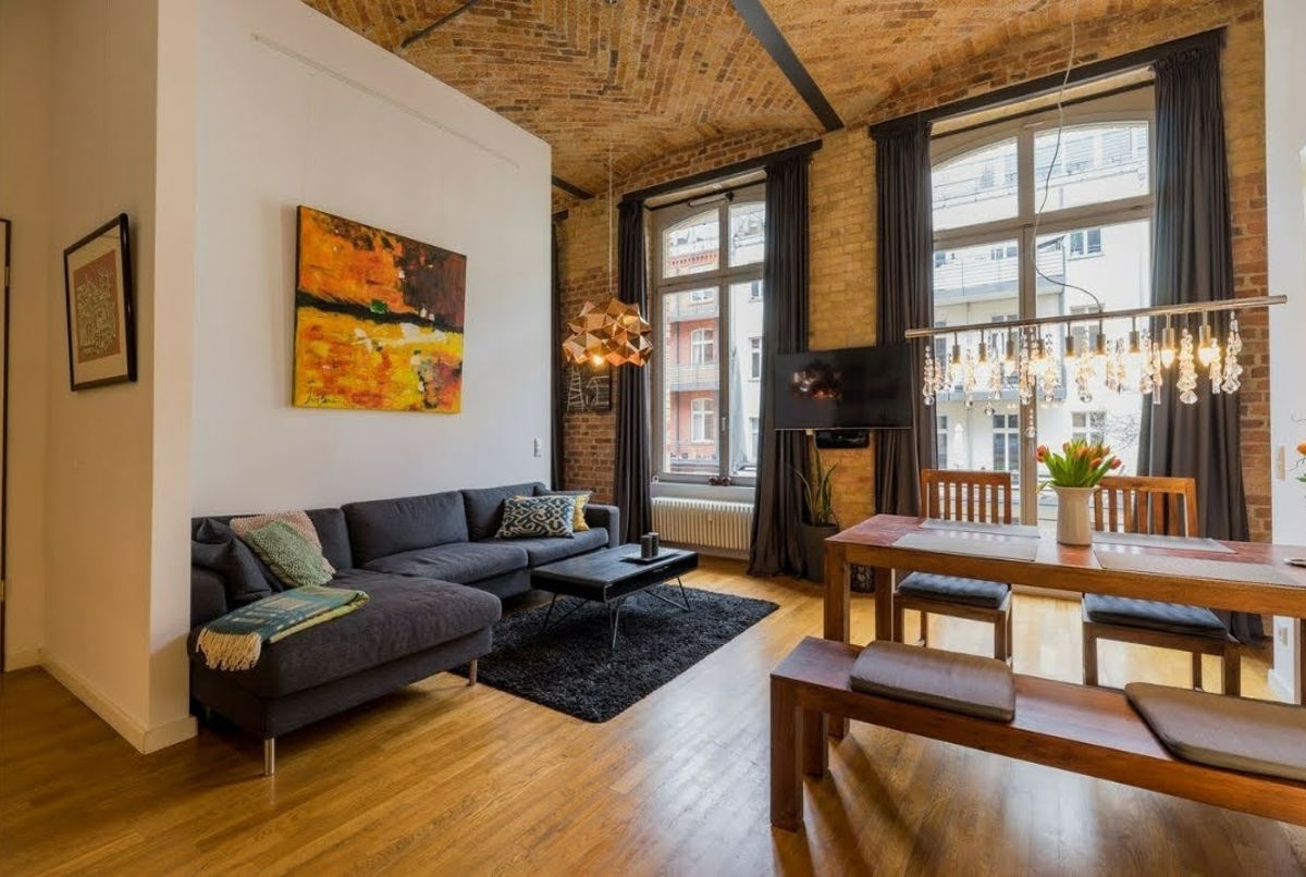 Stylish East Side Loft in Center with AC