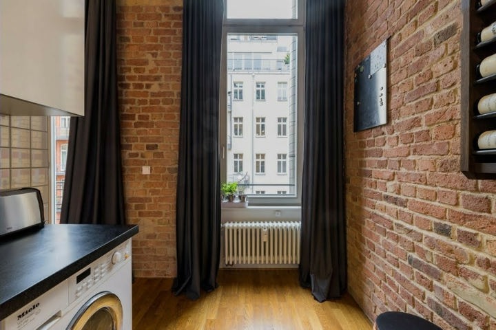 Stylish East Side Loft in Center with AC - 8