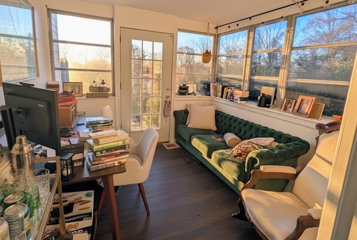 Charming 2BR Stay - Private Yard for Pets &