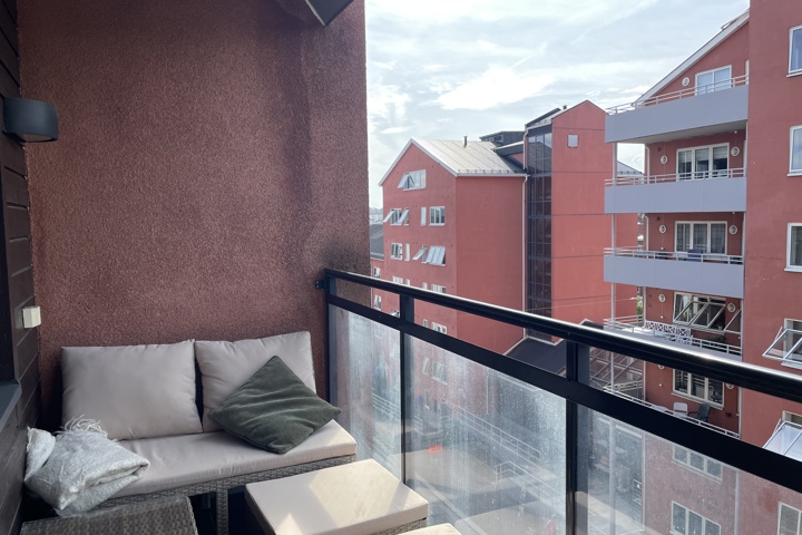 A quiet spot between bustling city life and natur - 5