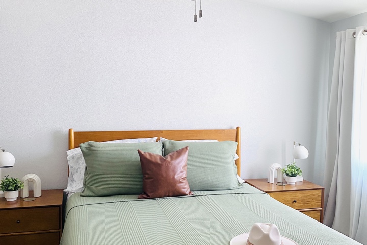 Cozy Loft-Style Townhouse 5 Miles from the Strip - 1