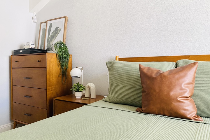 Cozy Loft-Style Townhouse 5 Miles from the Strip - 2