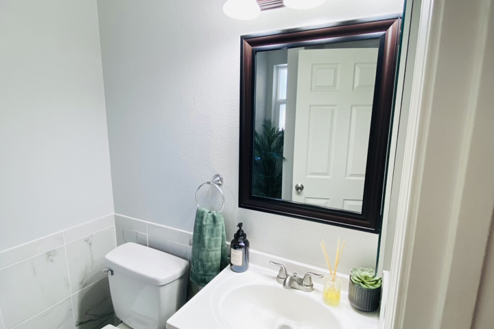 Cozy Loft-Style Townhouse 5 Miles from the Strip - 8