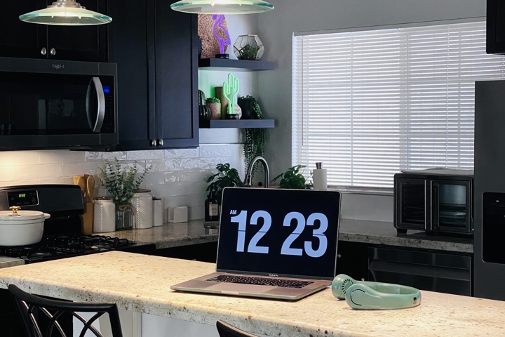 Cozy Loft-Style Townhouse 5 Miles from the Strip - 4