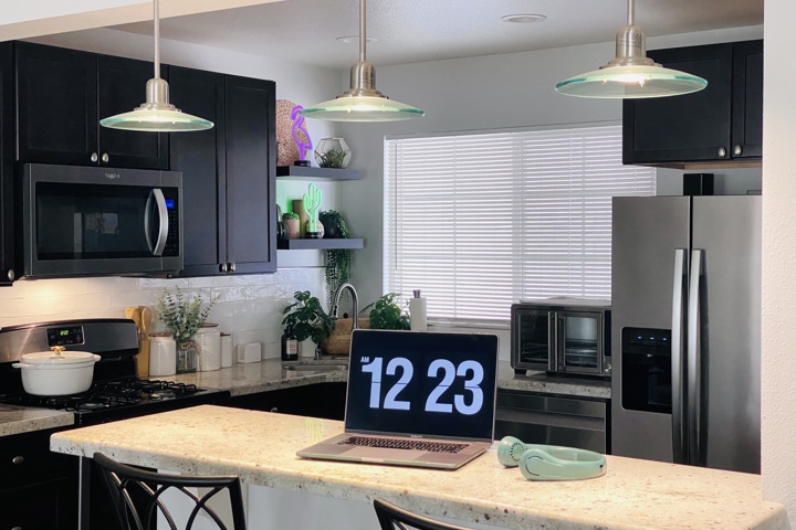 Cozy Loft-Style Townhouse 5 Miles from the Strip - 5