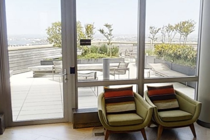 Luxury new apartments building with high ceiling - 6