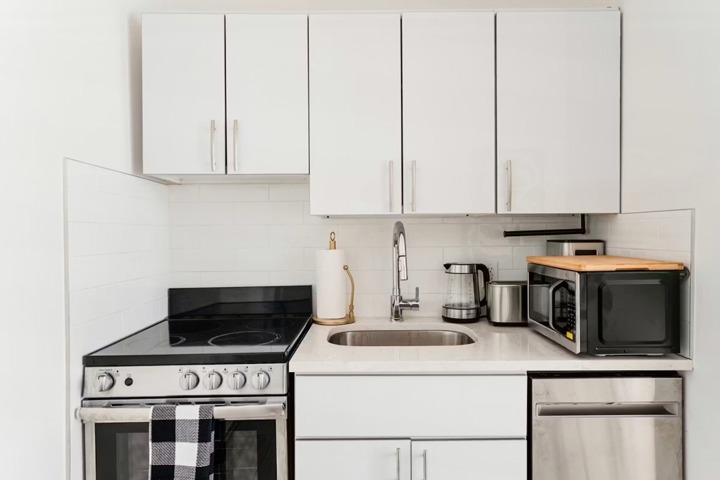 Cozy & Charming Two Bedroom Apartment in NYC - 4