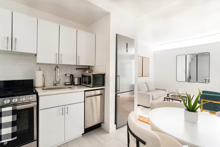 Cozy & Charming Two Bedroom Apartment in NYC - 3