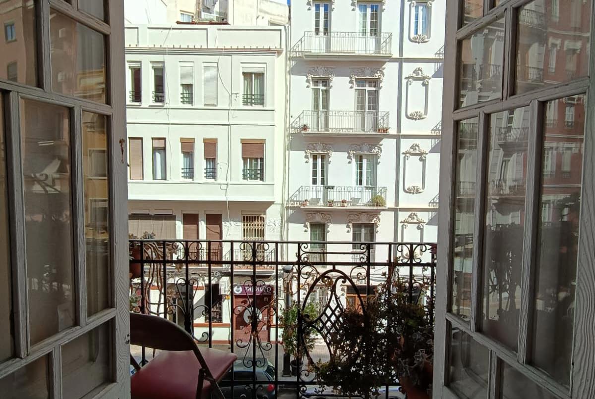 Cozy urban home with green balconies-Swap Bologna