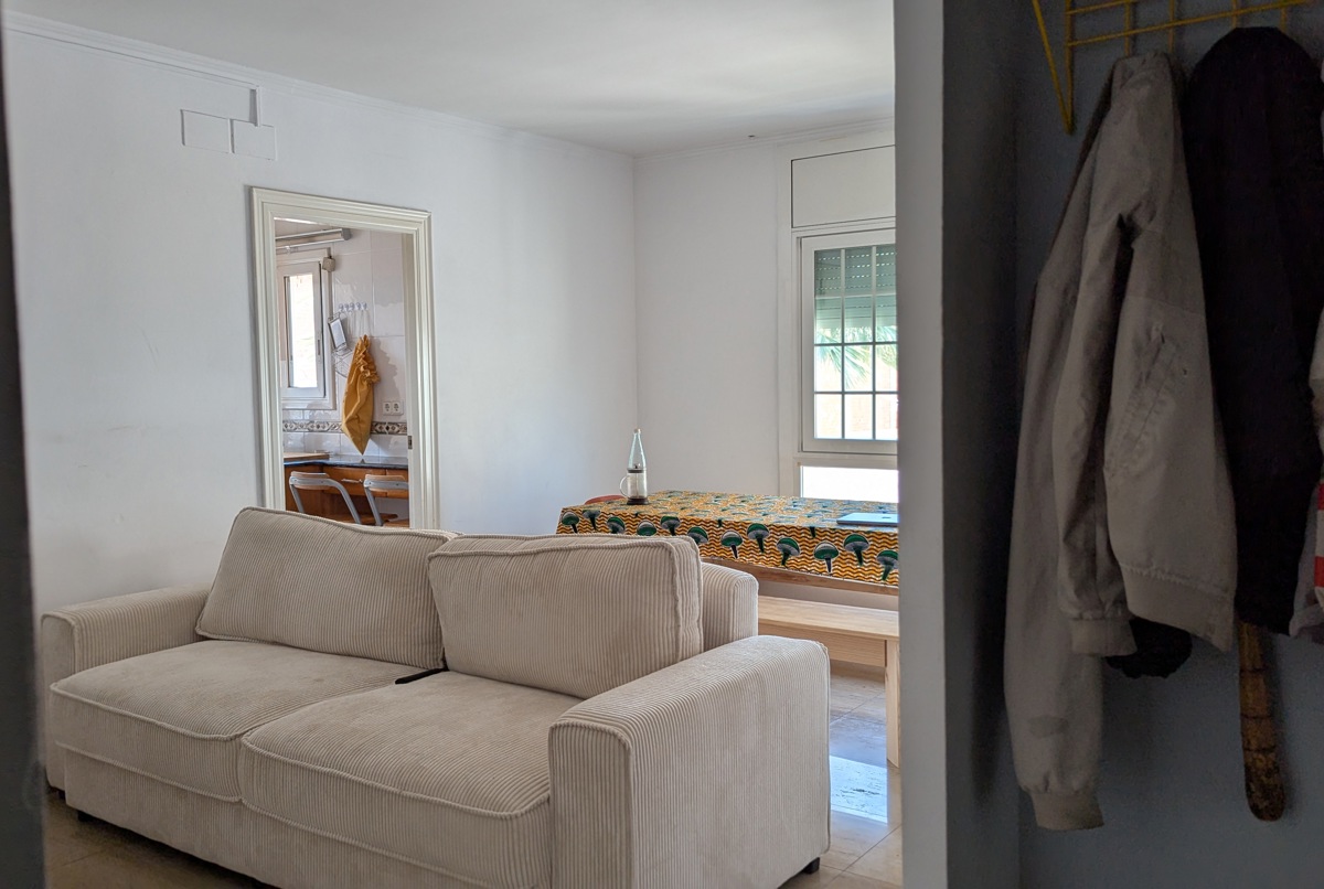 Luminous apartment in traditional neighborhood