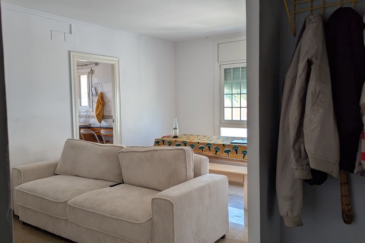 Luminous apartment in traditional neighborhood - 2