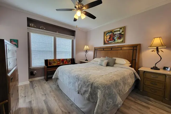 55+ Community with tons of activities on site - 2
