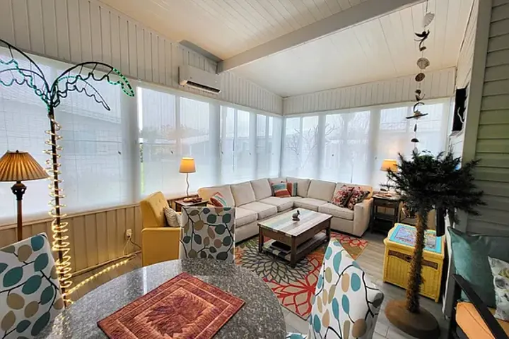 55+ Community with tons of activities on site - 10