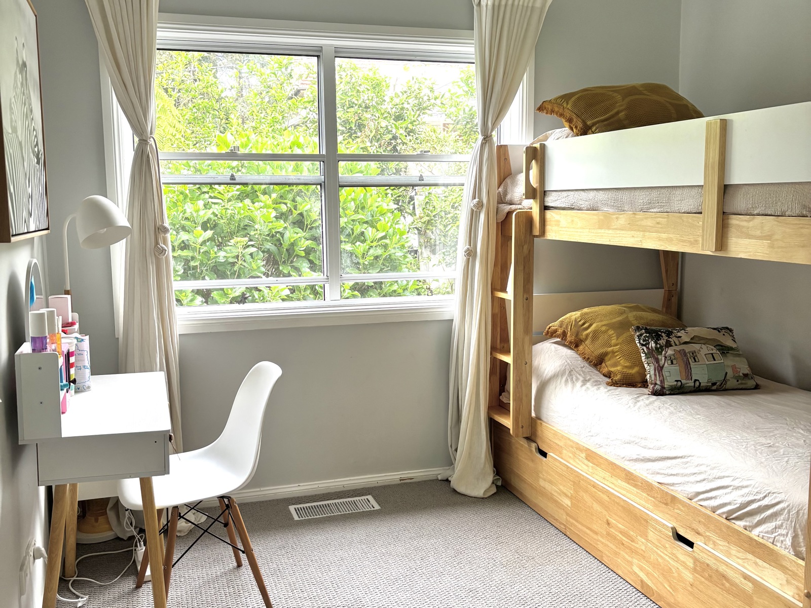 Kid-friendly bunk bed room in Australia