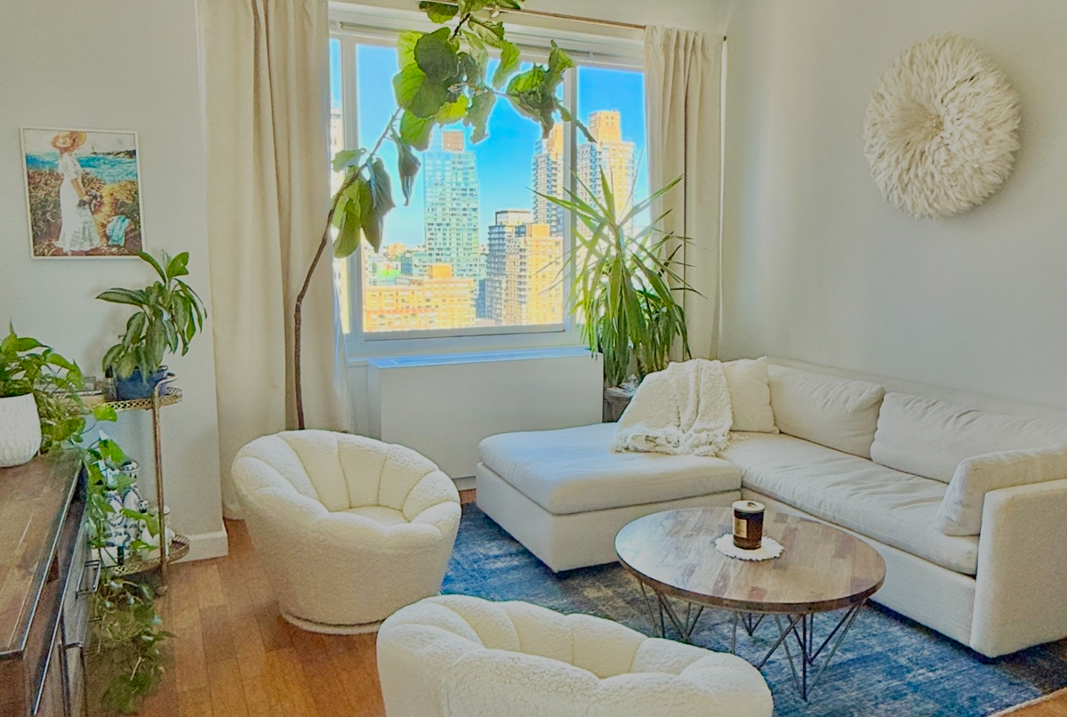 Modern, Large 1BR by Central Park, High Ceilings