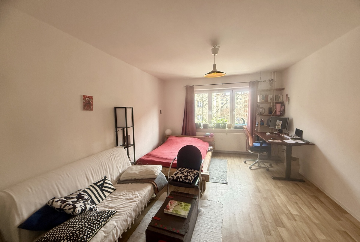 1-room cozy apartment in the quiet neighborhood
