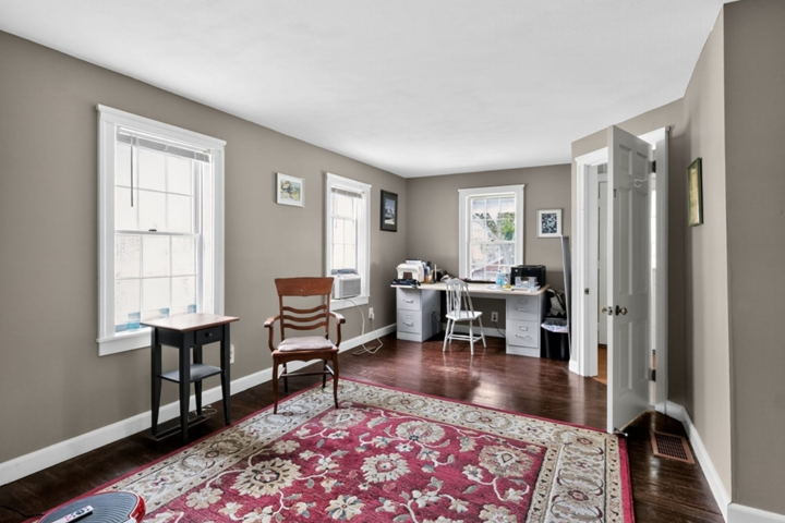 Large country home with pool and 5 bedrooms - 7