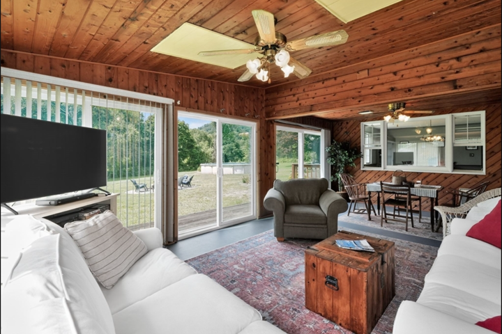 Large country home with pool and 5 bedrooms - 1