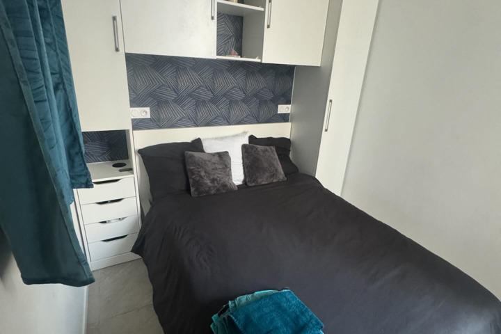 Modern & Cozy Apartment Near Port + Old Town - 6