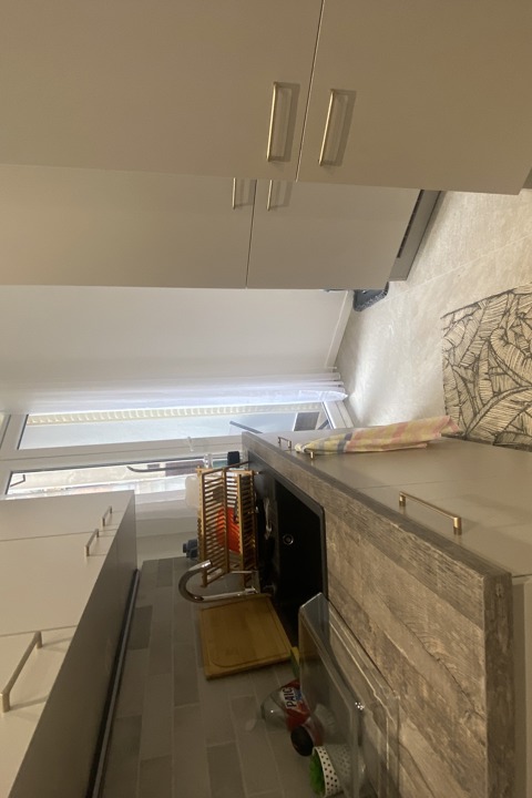 Modern & Cozy Apartment Near Port + Old Town - 4