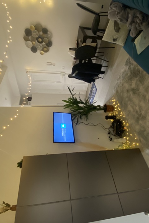 Modern & Cozy Apartment Near Port + Old Town - 2