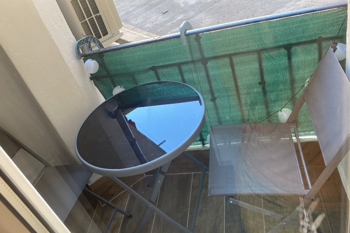 Modern & Cozy Apartment Near Port + Old Town - 9