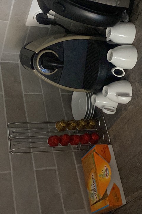 Modern & Cozy Apartment Near Port + Old Town - 10