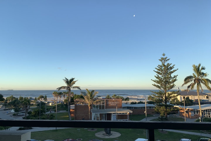 Kingscliff Beach Front Apartment with Rooftop Spa - 2