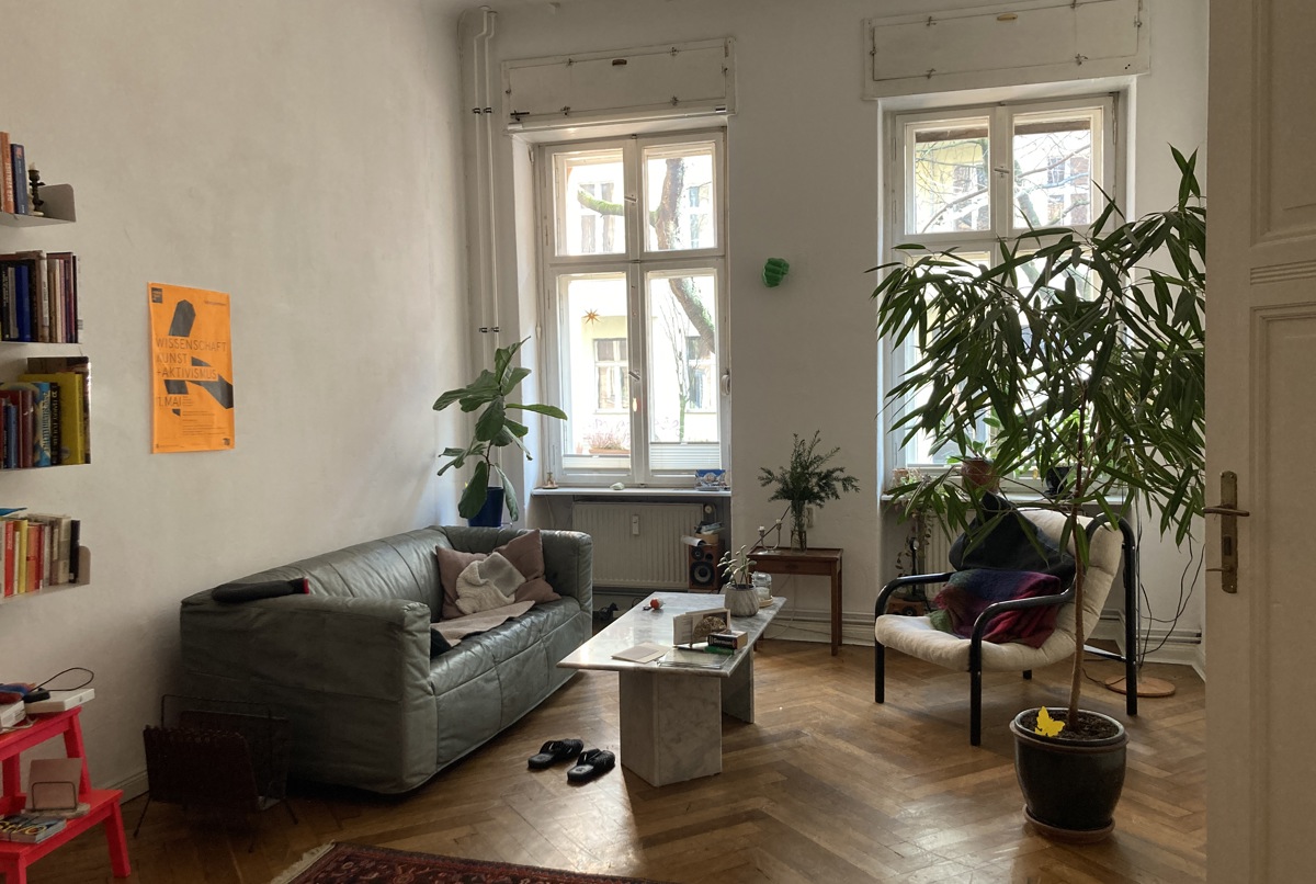 Cozy 2 Bedroom Apartment in lively neighbourhood
