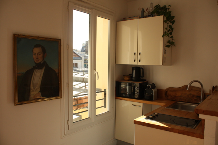 Bright Paris apartment with rooftop views - 3