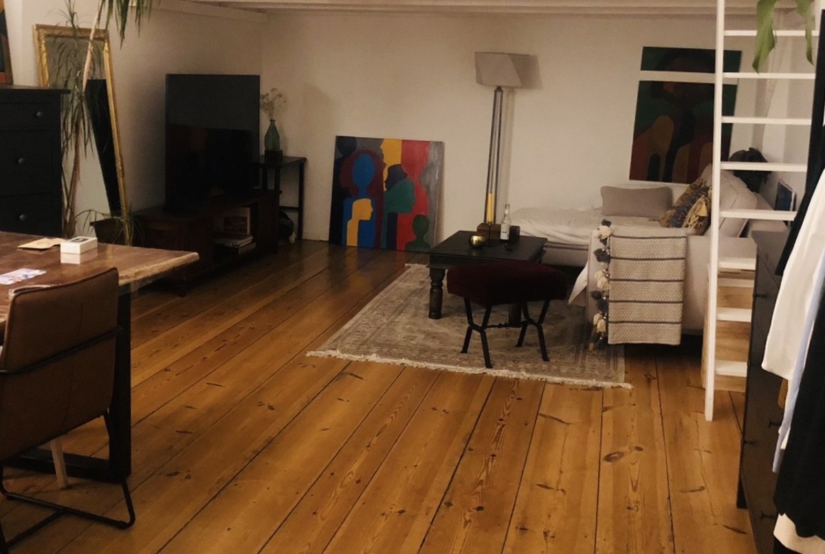 Stylish Berlin Altbau with Mezzanine