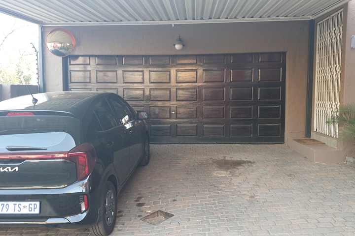 Double Storey House in Secure Midrand Estate - 27