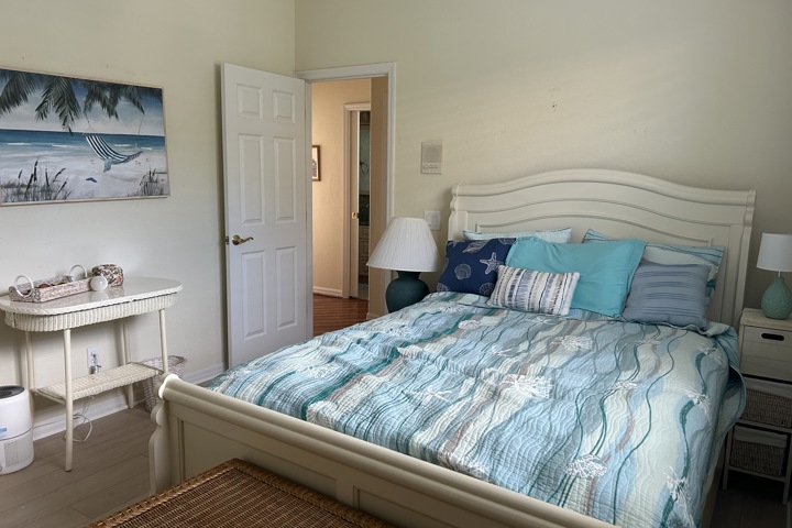 Lush sanctuary with pool & pond near epic beaches - 3