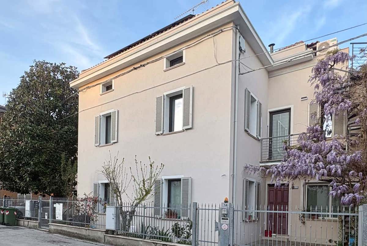 Peaceful semi detached house with garden