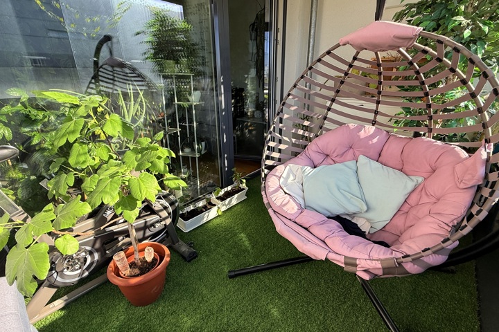 Quiet green home w rooftop views – well connected - 3