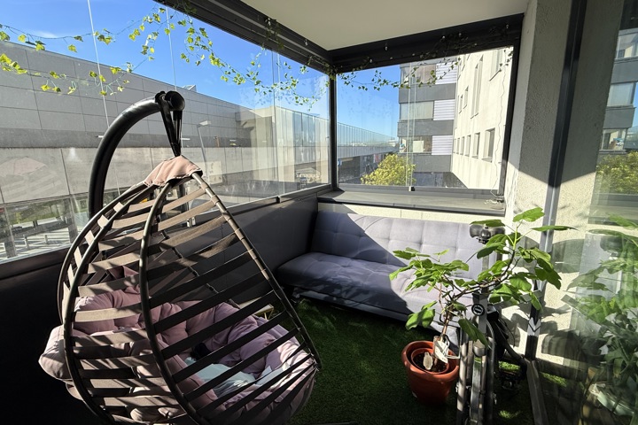 Quiet green home w rooftop views – well connected - 4