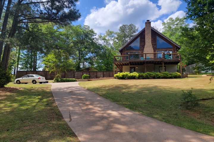 Log Cabin by lake - 2