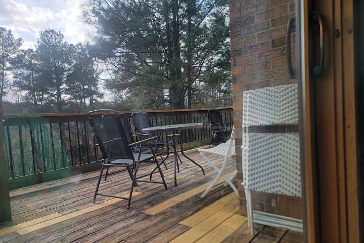 Log Cabin by lake - 4